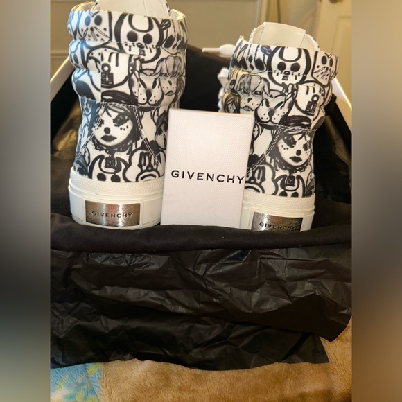 Like new GEVIENCHY HIGH TOPS - Picture 2 of 4